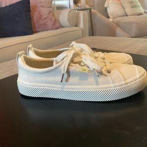 BRAND NEW Caruima OCA Low Sneakers